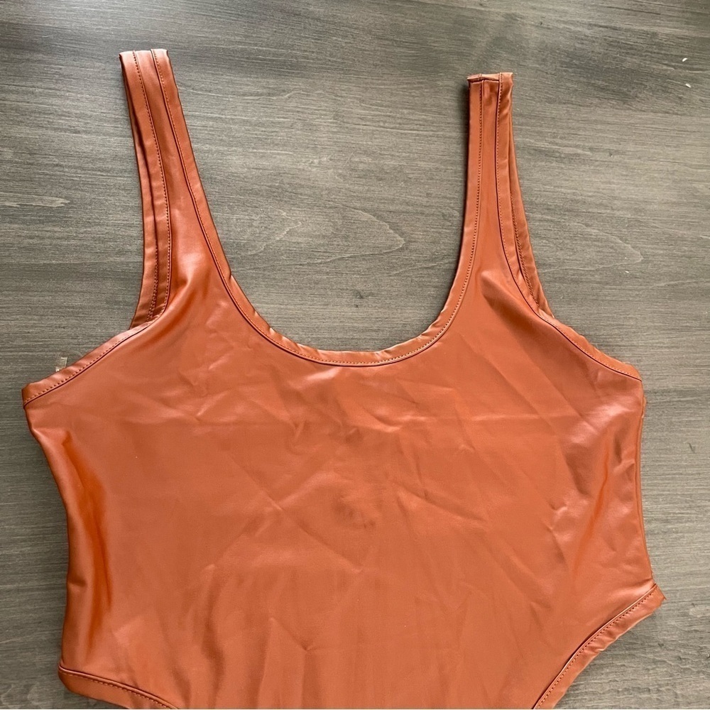 Bozzolo faux leather scoop high cut brown bodysuit size M NWT - Picture 3 of 8